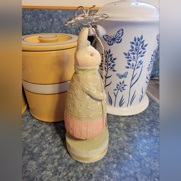 Amscan Resin Rabbit Statue Figure - Picture 4 of 7